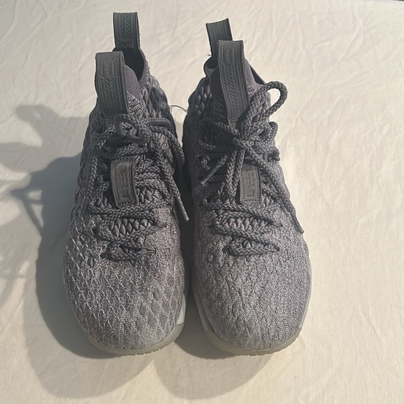 Nike LeBron 15 “City Edition” Wolf Grey/Metallic Gold Size Men 4 Youth Like new - Picture 7 of 16